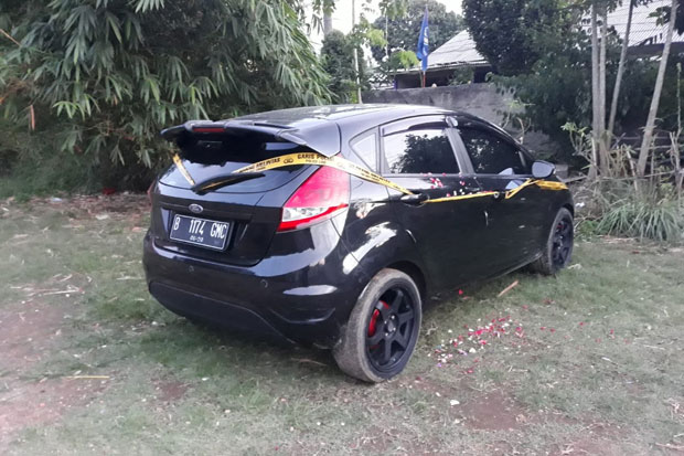 3 Jam Terkunci di Mobil,...