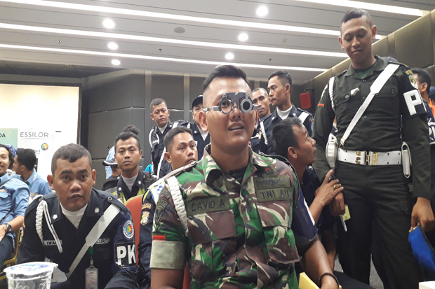 Ratusan Petugas Bandara...