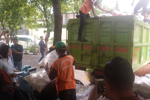 Melongok Bisnis Daur...
