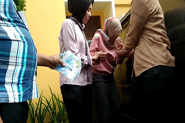 Jual Wanita Muda, Mucikari...