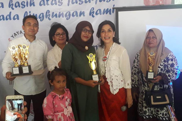 Peringati Hari Ibu,...