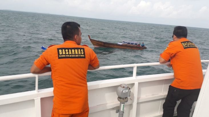 Putus Kontak, Kapal...