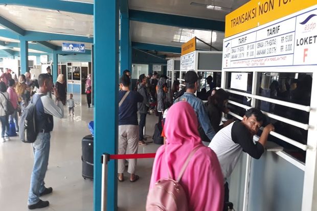 Pelabuhan Merak Mulai...