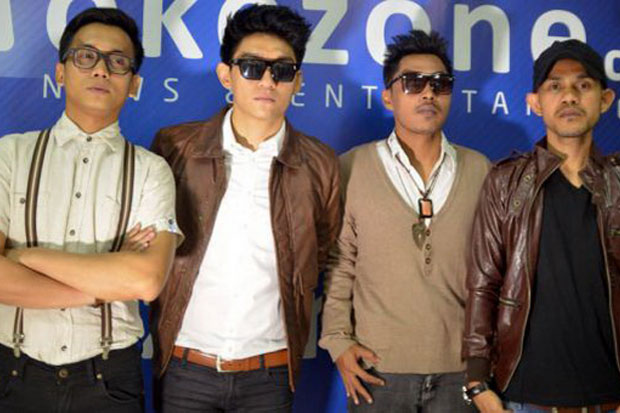 Dua Personel Band Seventeen...