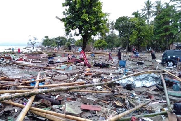 2.000 Pengungsi Tsunami...