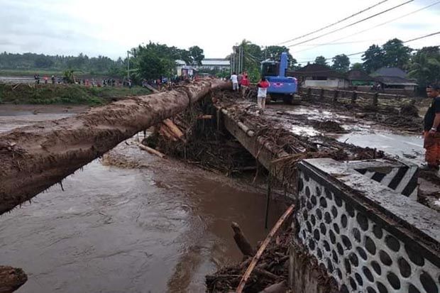 Akibat Banjir Bandang...