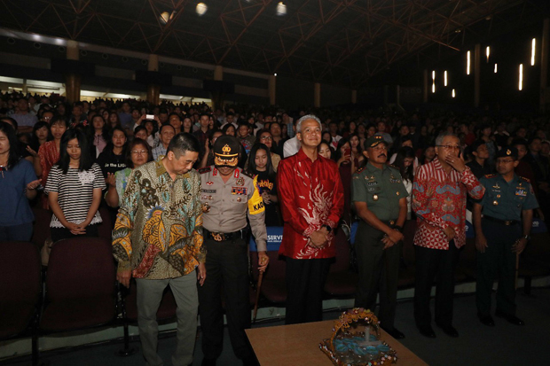 Tinjau Misa Natal, Ganjar...
