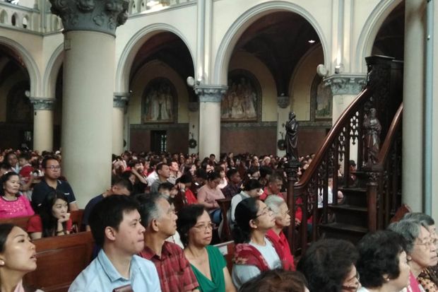 Jemaat Katedral Jakarta...
