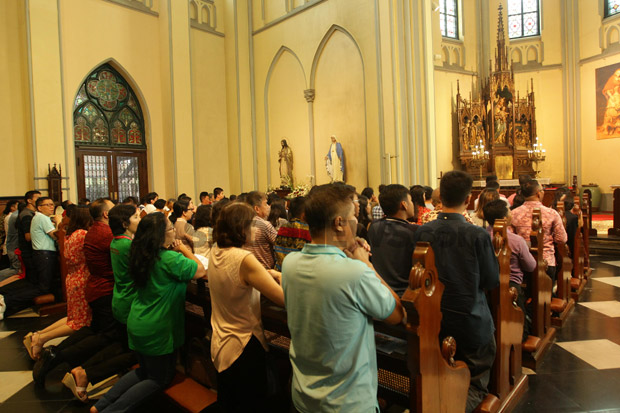 Misa Natal di Gereja...