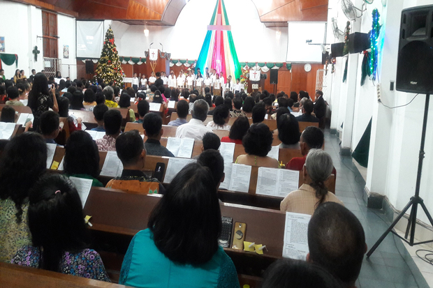 Ibadah Malam Natal di...