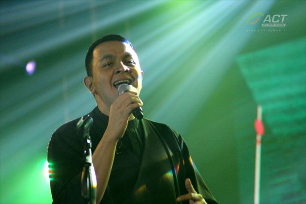 Tulus Meriahkan Konser...