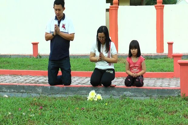 Warga dan Wartawan Peringati...