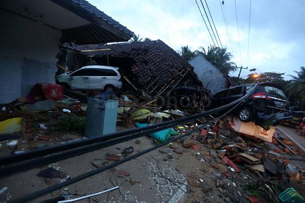 Update Tsunami Selat...