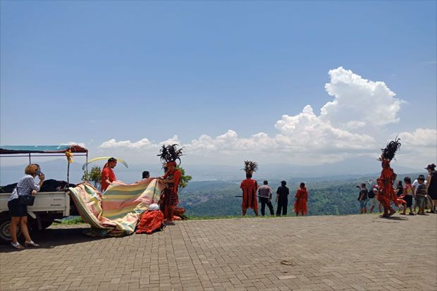Libur Natal, Bukit Tetempangan...