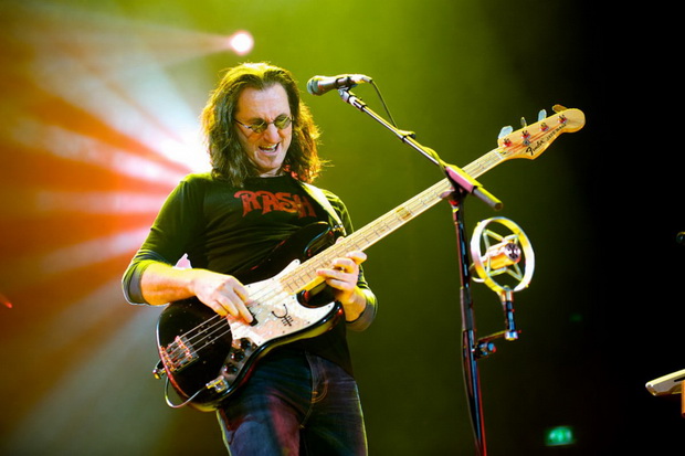 Geddy Lee Kangen Manggung...