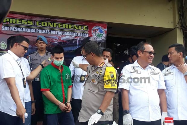 Ditangkap, Steve Selundupkan...