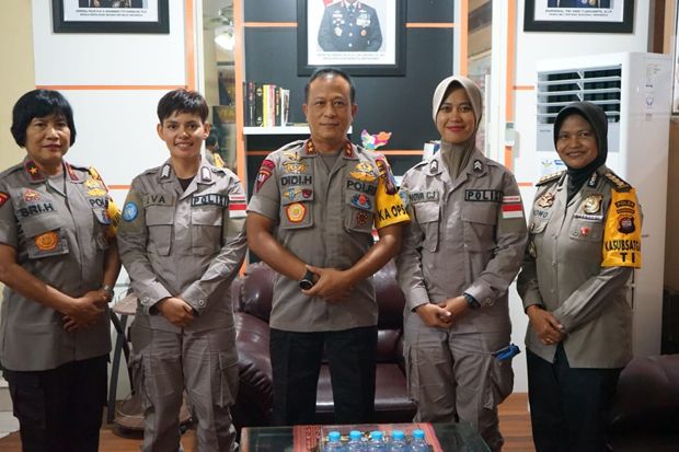2 Polwan Kalbar Akan...