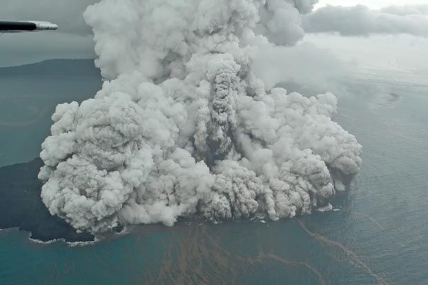 Aktivitas Gunung Anak...