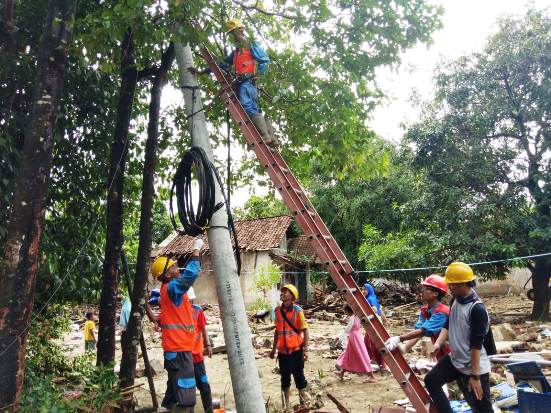 PLN Pulihkan 100% Kelistrikan...