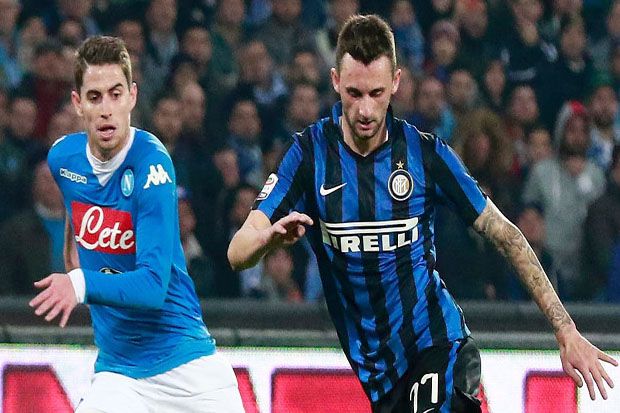 Nyaris Terpeleset, Inter...