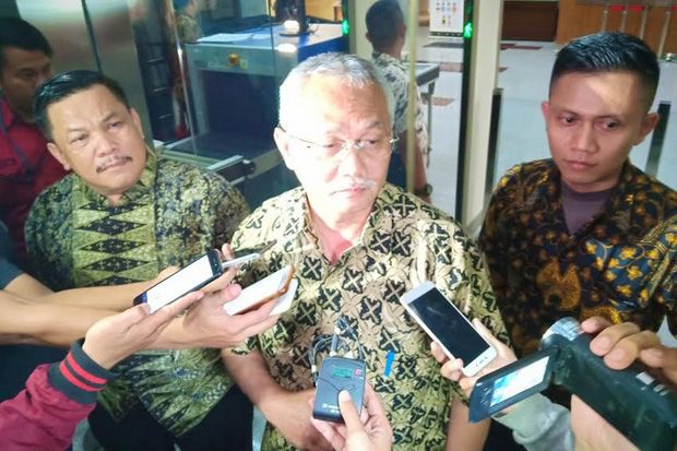 Hampir 1 Jam Menunggu,...