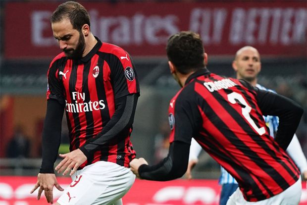 Jadi Pahlawan AC Milan,...