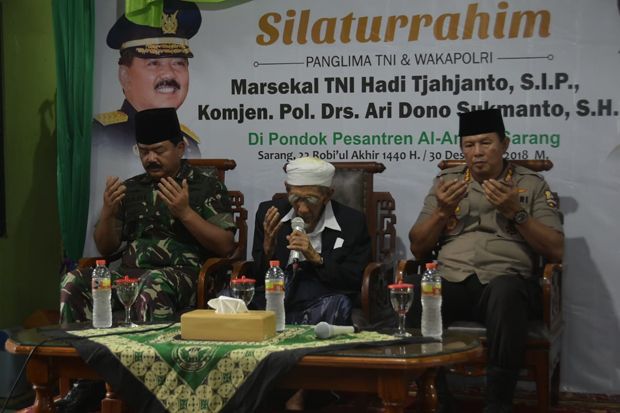 Panglima TNI Sambangi...
