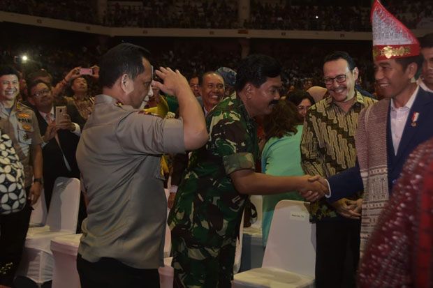 Panglima TNI Dampingi...