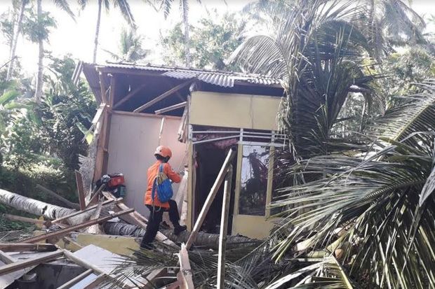 Angin Kencang di Pangandaran...