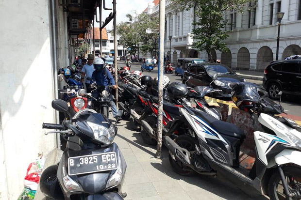 Kurang Terpantau, Parkir...