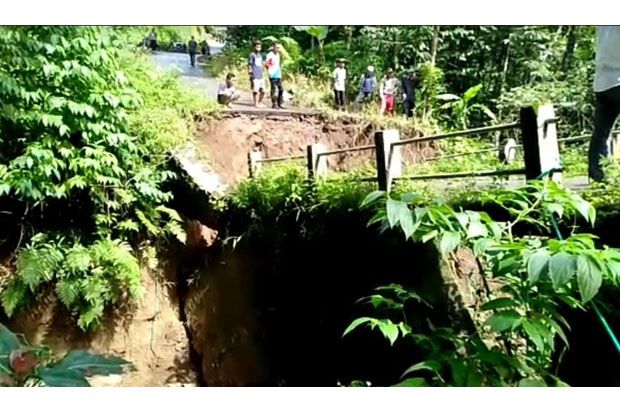 Jembatan di Pandeglang...