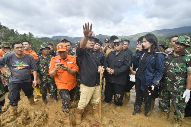 Ridwan Kamil Minta Pencarian...