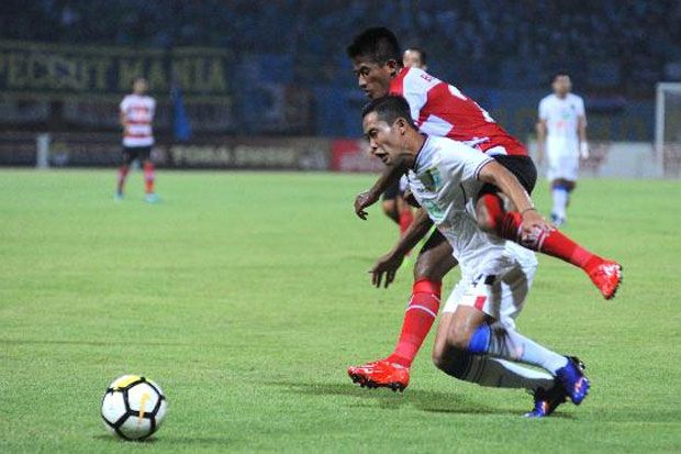Mantan Pemain MU Bayu...