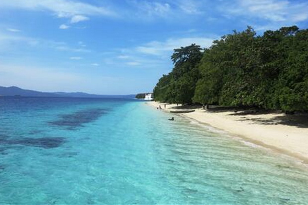 Empat Pantai di Maluku...