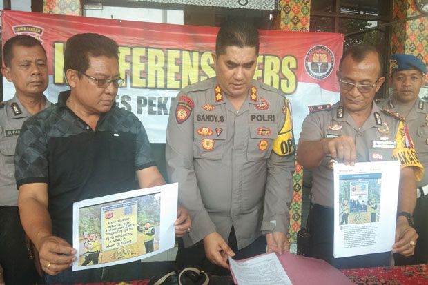 Edit Foto Polisi untuk...