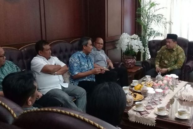 Temui Fahri Hamzah,...