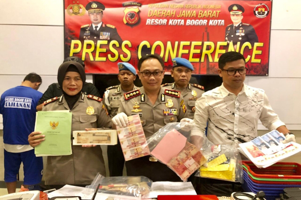Sindikat Pemalsuan Uang,...