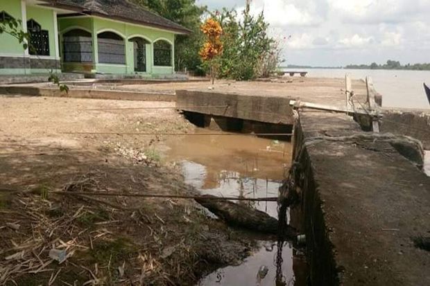 Miris, Situs Makam Raja...