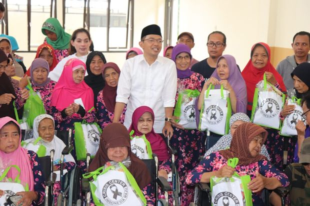 Puluhan Lansia Doakan...