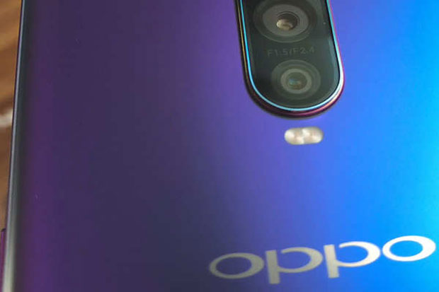 Alasan Oppo Tak Aktifkan...