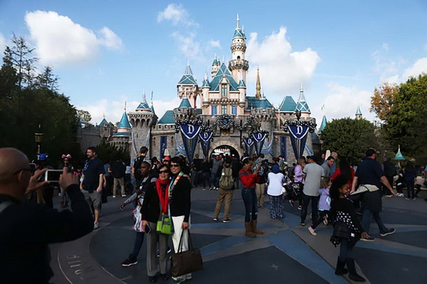 Disneyland Bantah Jadi...