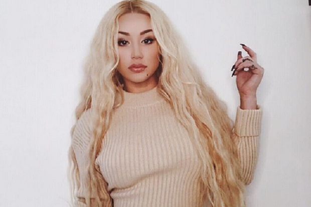Iggy Azalea Cemas dan...