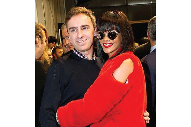 Raf Simons Populer di...