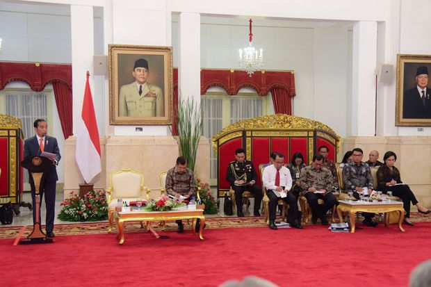 Buka Sidang Kabinet,...