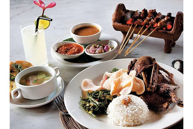 Nikmatnya Makan Bebek...