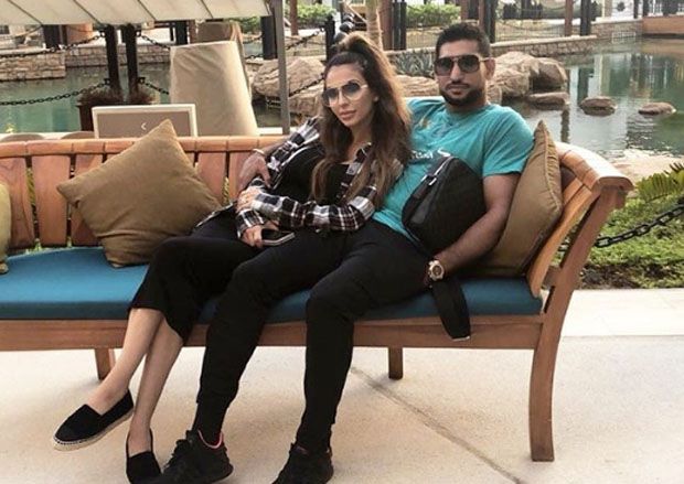 Amir Khan Nikmati Liburan...