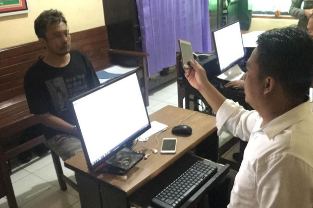 Letakkan Handphone di...