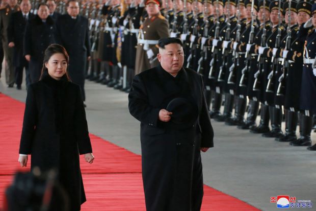 Kim Jong-un Kunjungi...