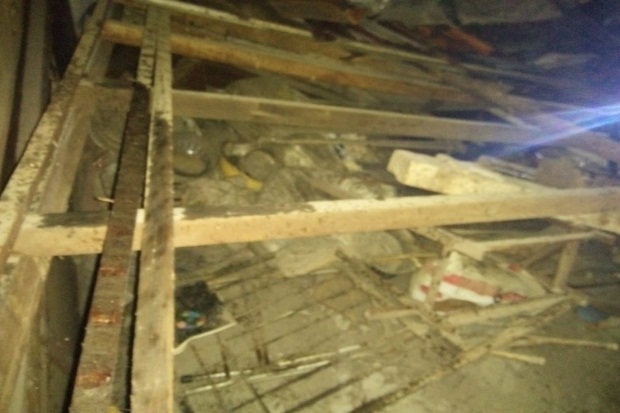 Rumah Ambruk di Taman...