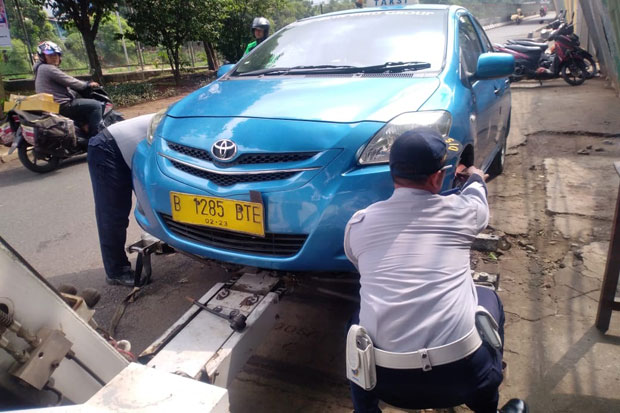 Parkir Sembarangan,...